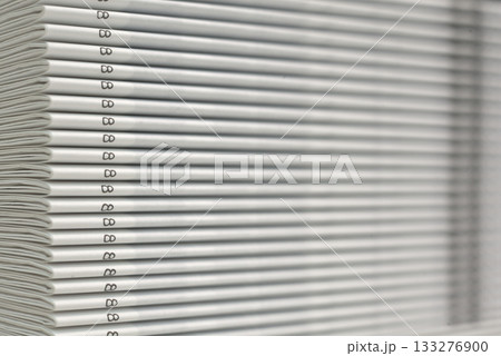 重ねられた紙イメージ 133276900