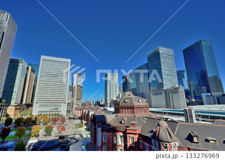 青空の東京駅・丸の内ビジネス街 青空の東京駅・丸の内ビジネス街 133276969