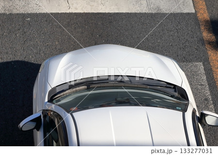 停止線と自動車 133277031