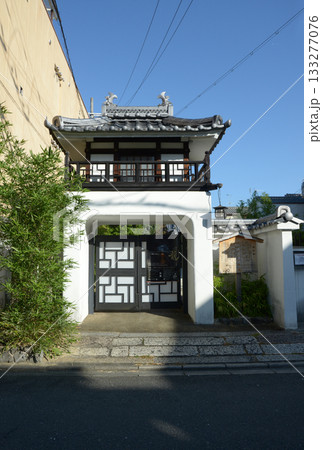 閑臥庵　山門　京都市北区烏丸通鞍馬口東入 133277076