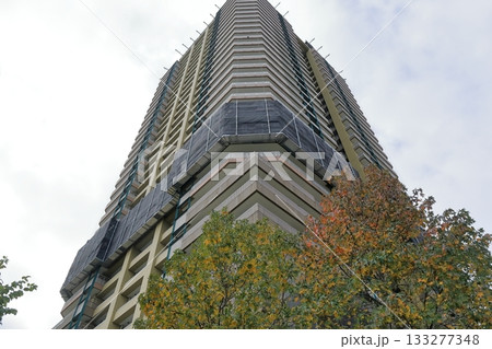 修繕中のタワーマンション 修繕中のタワーマンション 133277348