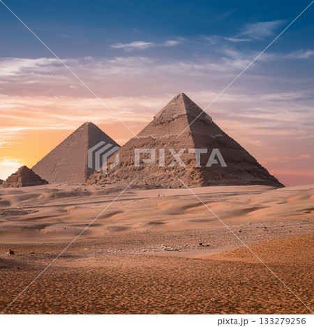 砂漠の中のピラミッド 砂漠の中のピラミッド 133279256