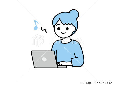 PC作業・副業・デスクワークする女性01 133279342