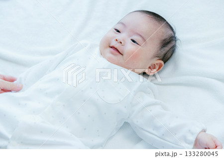 3ヶ月の赤ちゃん 3ヶ月の赤ちゃん 133280045
