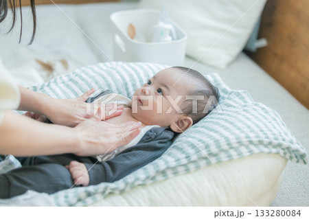 赤ちゃんの保湿 133280084