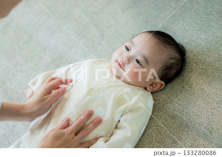 赤ちゃん 母親 赤ちゃん 母親 133280086