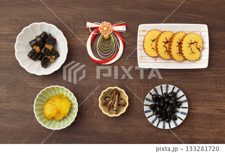 食卓のおせち料理 食卓のおせち料理 133281720