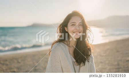 海岸に立つ女性 海岸に立つ女性 133281910