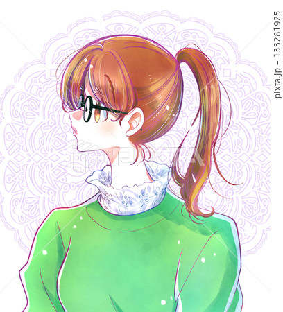眼鏡をかけたポニーテールの女性　レース 133281925