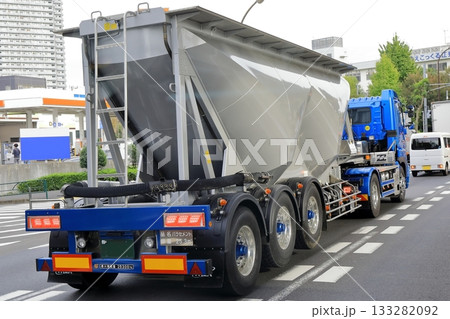 粉粒体運搬車（バルク車） 133282092
