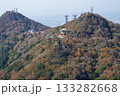 紅葉が始まった晩秋の筑波山頂付近 133282668