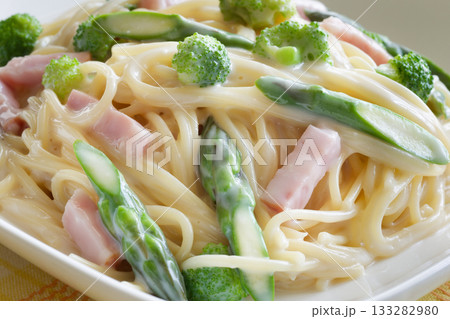 緑野菜とベーコンのクリームパスタ 緑野菜とベーコンのクリームパスタ 133282980