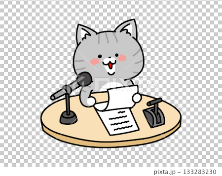 マイクの前で原稿を読むかわいい猫ちゃん 133283230