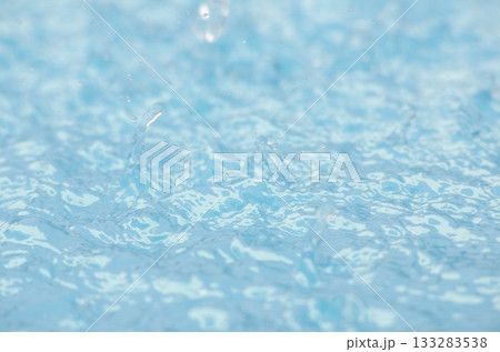 デコボコとした水面　夏色のイメージ 133283538