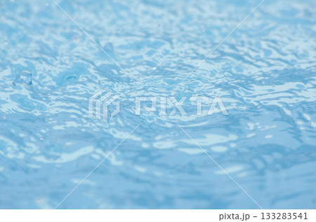 デコボコとした水面 夏色のイメージ デコボコとした水面 夏色のイメージ 133283541