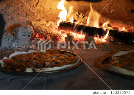窯焼きピザ 133283575