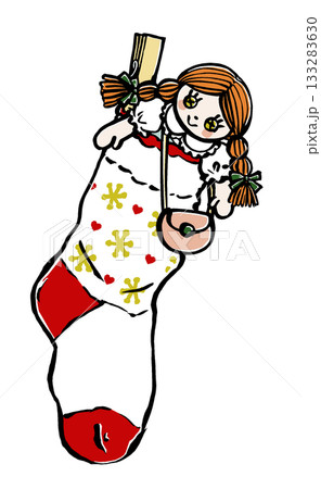 おさげの女の子の布人形が入った雪の結晶とハート模様のクリスマスの靴下　筆描き・マット塗り 133283630