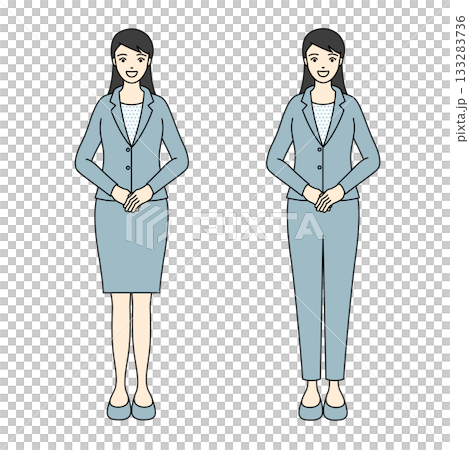 水色のビジネススーツ姿で直立し両手を組む女性社員 133283736