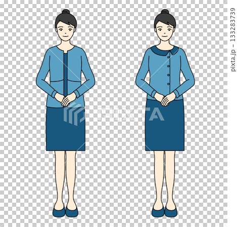 明るいブルースーツ姿で両手を組んで直立する女性社員の全身 133283739