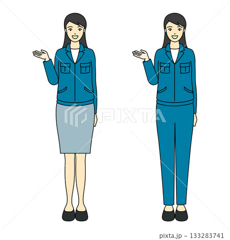 青い作業着姿で現場を案内・説明する女性作業員の全身 青い作業着姿で現場を案内・説明する女性作業員の全身 133283741