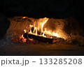 ピザ焼き用窯の炎 133285208
