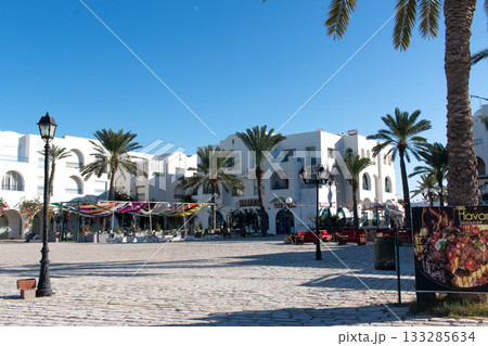 北アフリカ、チュニジア、ジェルバ島の港町 133285634