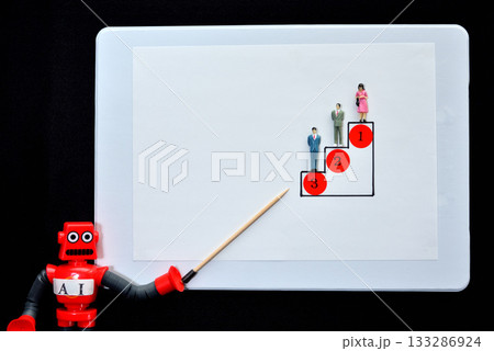 ランキングについて講義するAIロボット イメージ 133286924