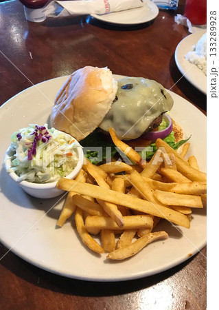グアム 食事 ハンバーガー グアム 食事 ハンバーガー 133289928