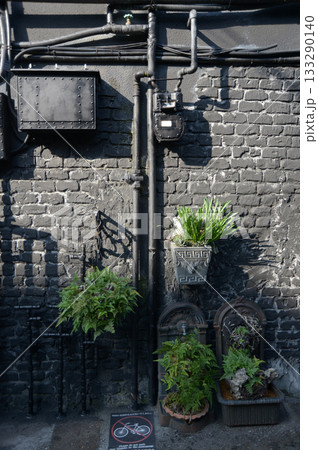 街角の風景　スケッチ写真 133290140