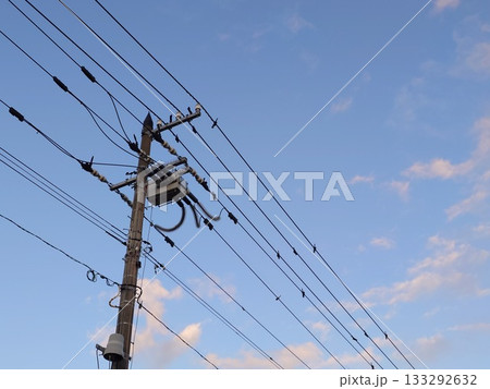 電柱と開閉器 133292632