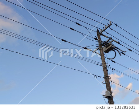 電柱と開閉器 電柱と開閉器 133292633