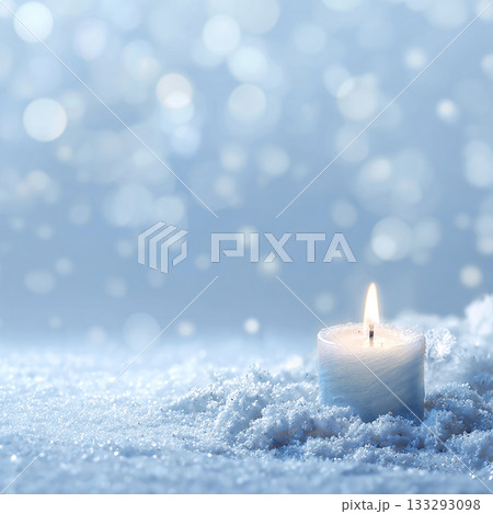 冬のキャンドルと雪景色の幻想的なボケ背景 133293098