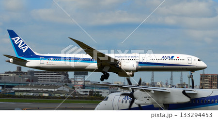 福岡空港アプローチ　B787-10 133294453