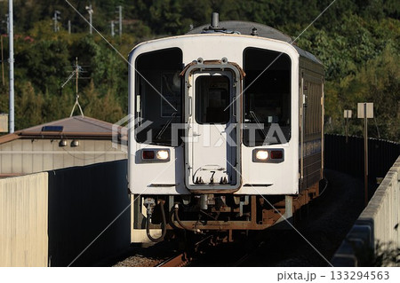 【土佐くろしお鉄道】9640形 快速（ごめん・なはり線：赤野駅） 133294563