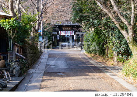 冬の嵯峨野 常寂光寺の門前の風景 京都府京都市右京区 冬の嵯峨野 常寂光寺の門前の風景 京都府京都市右京区 133294849