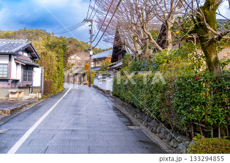 冬の嵯峨野の街並みの風景1 京都府京都市右京区 冬の嵯峨野の街並みの風景1 京都府京都市右京区 133294855