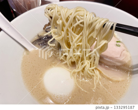 味玉入りのとんこつラーメン 味玉入りのとんこつラーメン 133295187