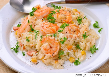 海老ピラフ、エビピラフ、洋風炊き込みご飯、洋食。 133295765