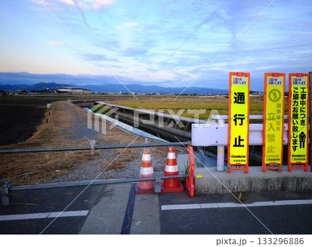 工事現場　道路　区画整理 133296886