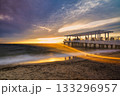 幻想的な光の波 133296957