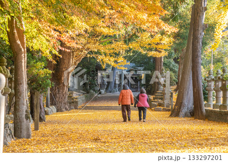 三重県　名張市　積田神社の紅葉 133297201
