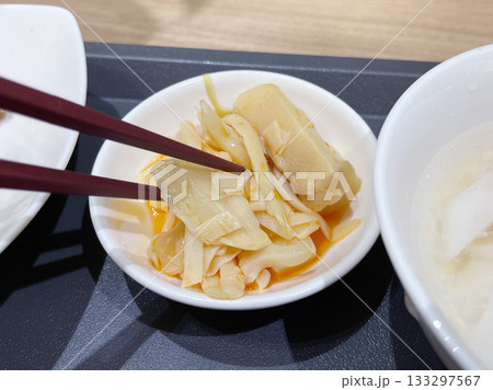 台湾風やわらかメンマ 醤油で煮た筍の中華漬物 台湾風やわらかメンマ 醤油で煮た筍の中華漬物 133297567