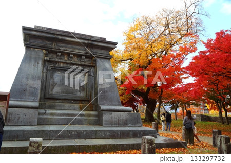 紅葉のある庭園 133297732