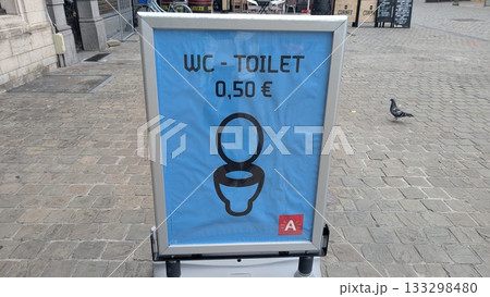A blue toilet sign on the street at the touristic area in Antwerp 133298480