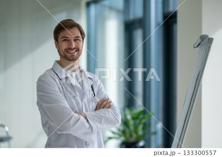 Medical professional standing by portable flipchart in office 133300557