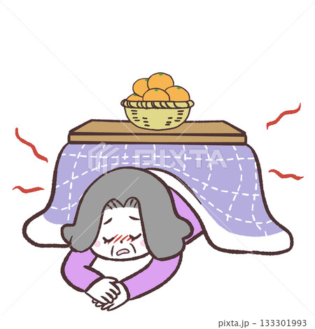 こたつで体調を崩すシニア女性のイラスト 133301993