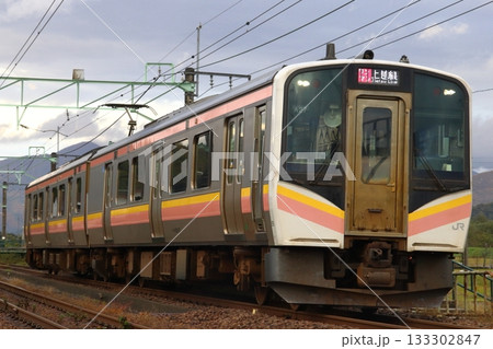 上越線E129系電車(ワンマン運転:越後中里⇔長岡) 上越線E129系電車(ワンマン運転:越後中里⇔長岡) 133302847