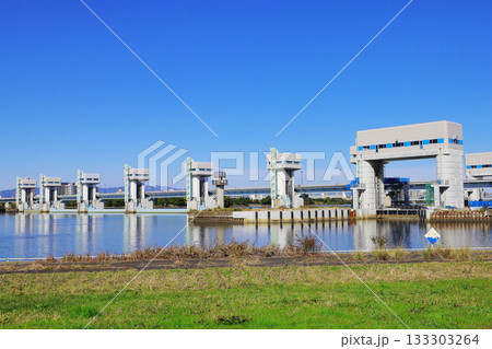 淀川大堰の風景(大阪) 淀川大堰の風景(大阪) 133303264