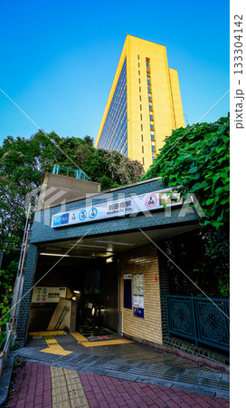 東京メトロ東西線、有楽町線、南北線、都営地下鉄大江戸線の飯田橋駅B2a番出入口 東京メトロ東西線、有楽町線、南北線、都営地下鉄大江戸線の飯田橋駅B2a番出入口 133304142