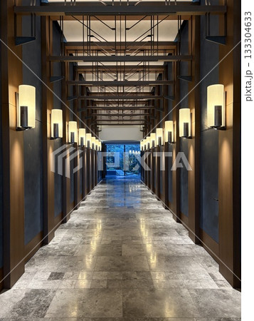ラグジュアリーホテルの廊下 133304633